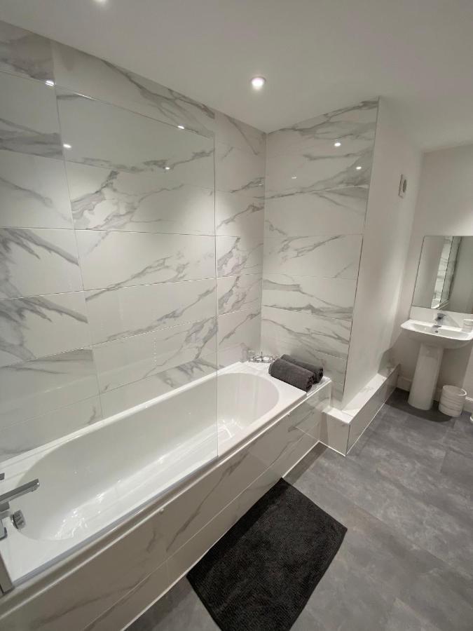 High Street, Stylish City Centre Apartment, 3 Bed Perth Exteriér fotografie